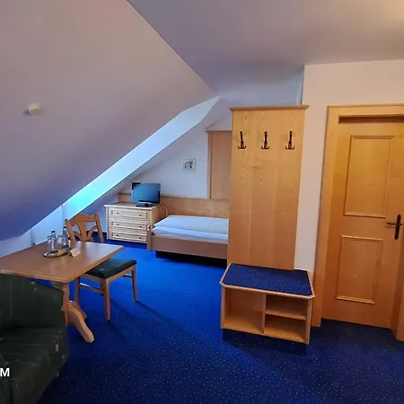 Zu Den Linden Hotel