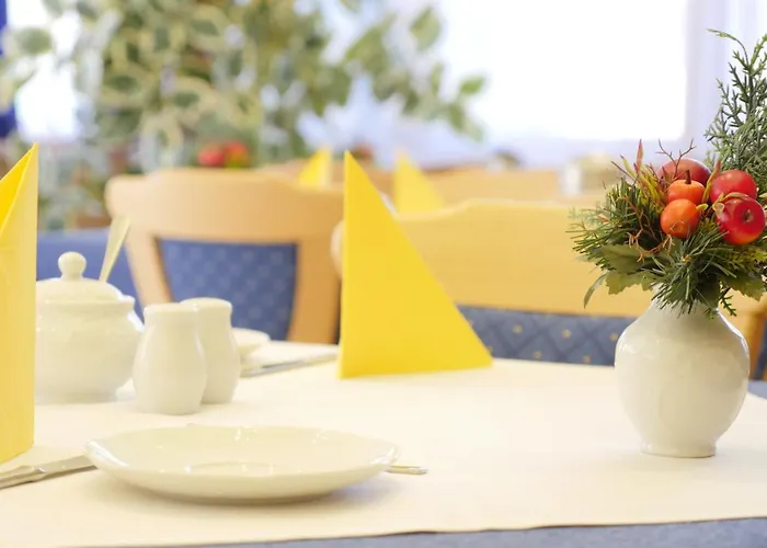 Zu Den Linden Hotel 3*